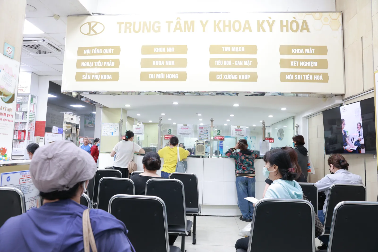 Khu vực chờ khám tại Trung tâm Y khoa Kỳ Hòa